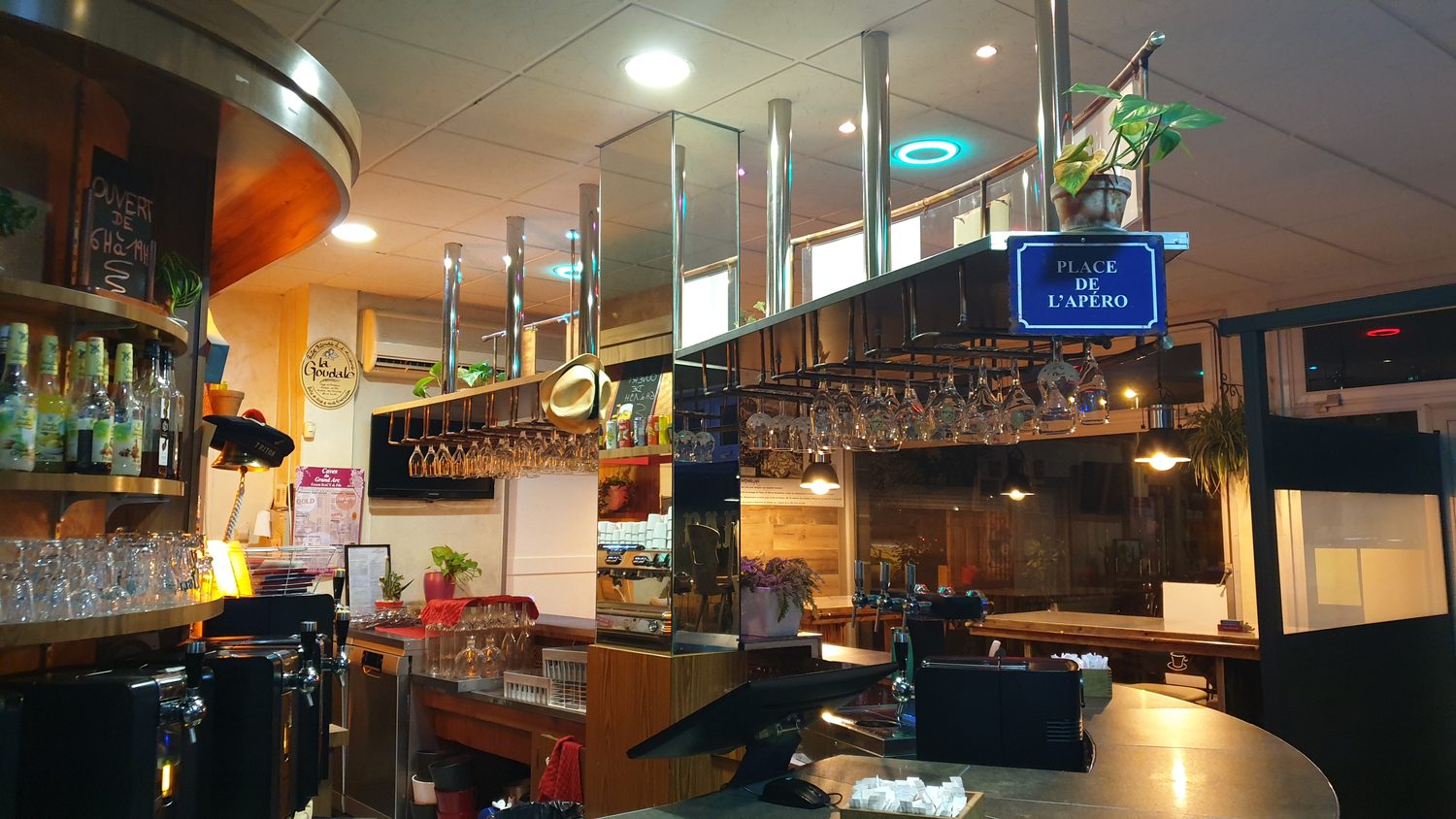 Le Château de Savoie, bar restaurant à Montmélian — intérieur (5)