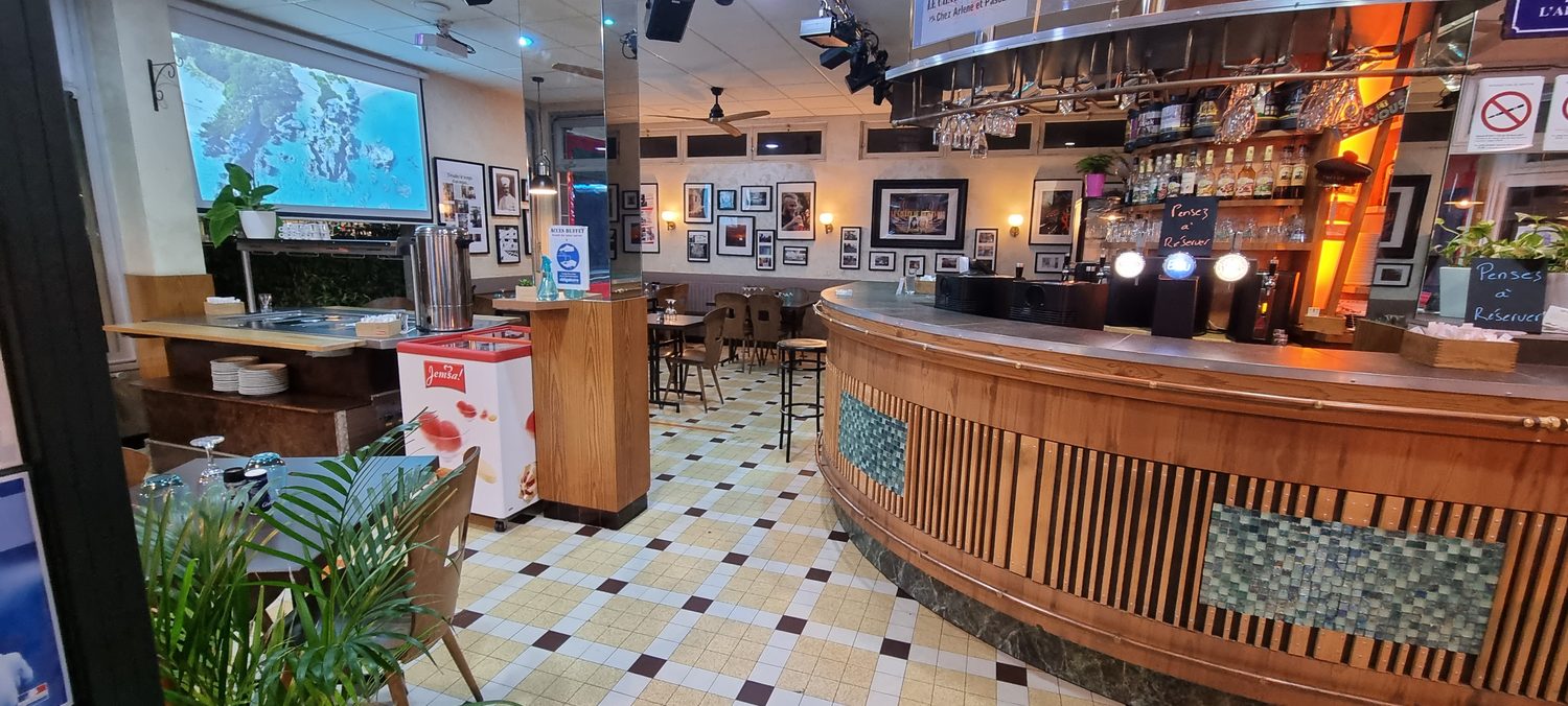 Le Château de Savoie, bar restaurant à Montmélian — intérieur (11)